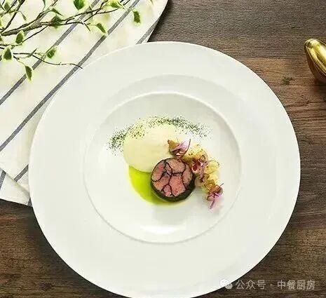 当餐酒楼热卖菜，承古融今，味藏风雅