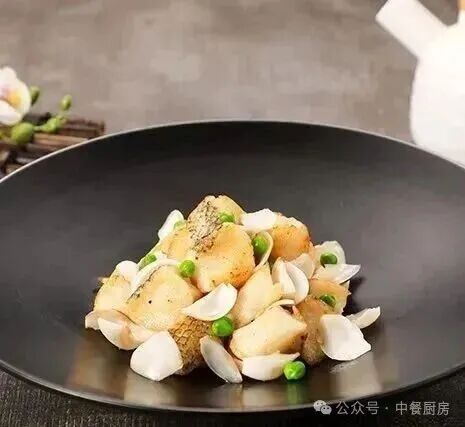 当餐酒楼特色菜，承古融今，味藏风雅