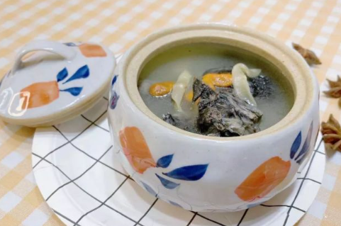 广东花胶炖鸡的做法