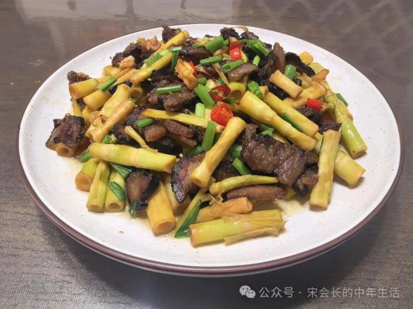 美食记忆：酱肉焖小笋