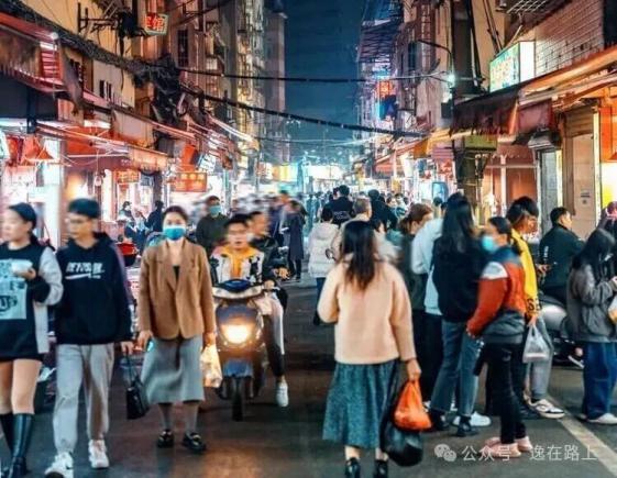 南宁夜市天花板！本地人私藏美食清单+具体店铺，人均50吃到扶墙出来南宁，不吃夜市等于白来！