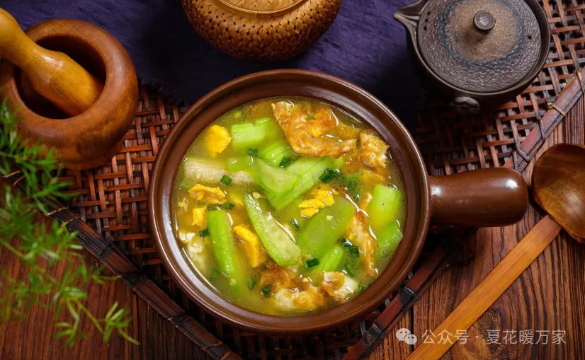 夏日的清爽食材丝瓜的美味与滋养