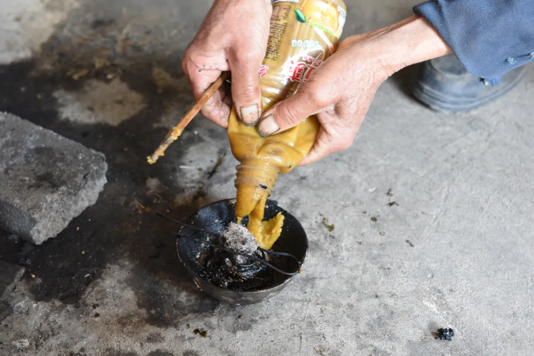 当餐调味料有趣又美味!藏在腾冲滇滩里的香果“臭油”