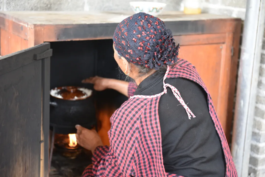 当餐调味料有趣又美味!藏在腾冲滇滩里的香果“臭油”