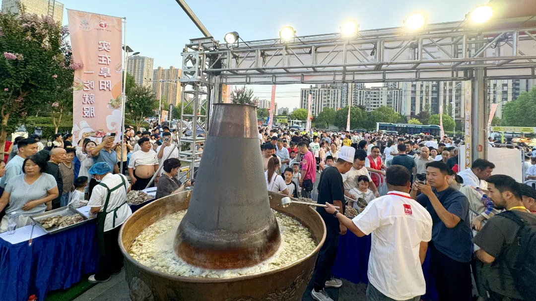 2025阜南县“庆国庆·迎中秋”惠民嘉年华特色美食免费派送