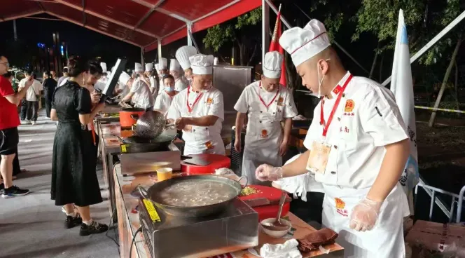 2025阜南县“庆国庆·迎中秋”惠民嘉年华特色美食免费派送