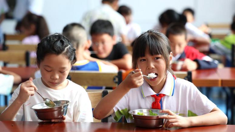 食材供应商用鸭肉卷冒充牛肉卷向学校食堂供货