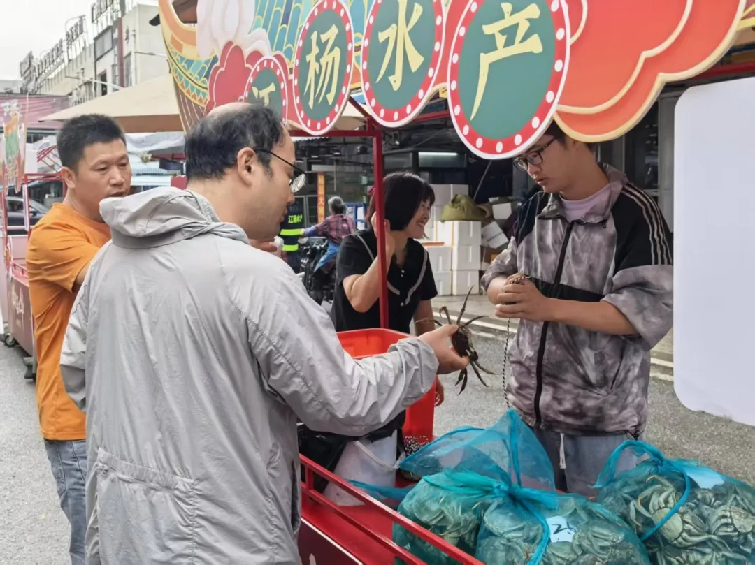江杨水产东街市集火热开市,上蔬云采助力带来更多福利