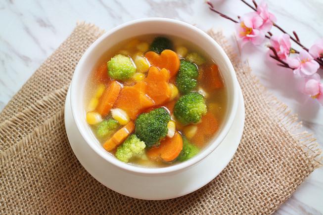 健康又美味的滋补美食什锦蔬菜汤