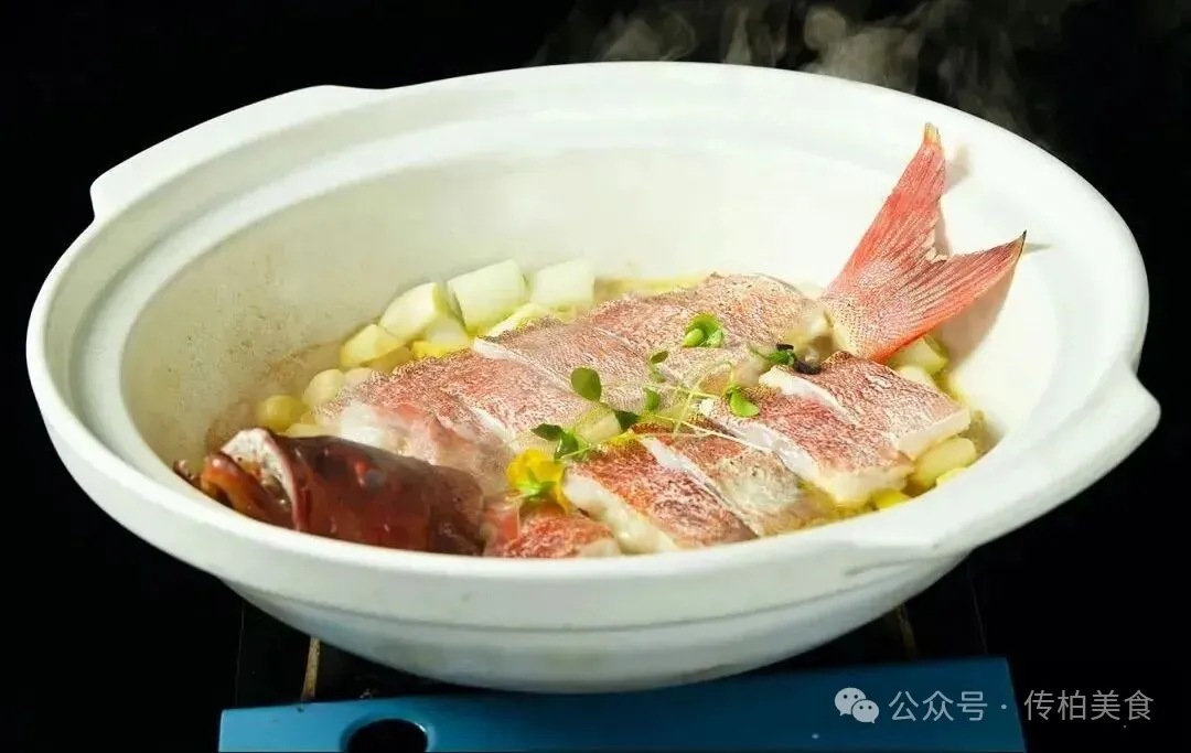 当餐山海珍馔,味蕴万象美食!海鲜创意融合菜单