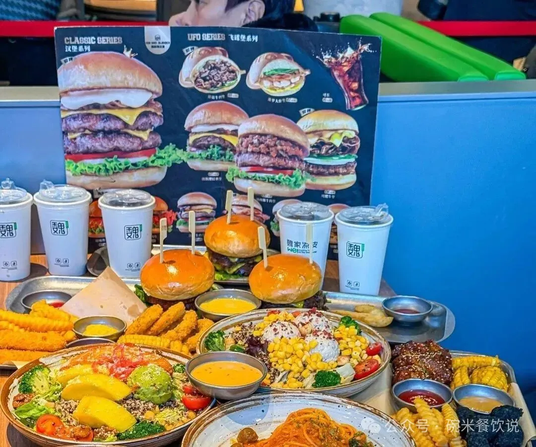 卖凉皮的做汉堡！人均40元，排队2小时起