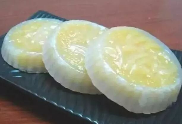 在陕西,有一种美食叫“水晶饼”,如水晶般一样的精致,柔软香甜