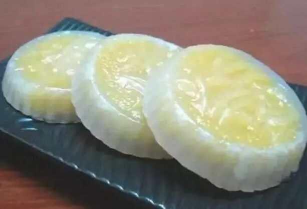 在陕西,有一种美食叫“水晶饼”,如水晶般一样的精致,柔软香甜