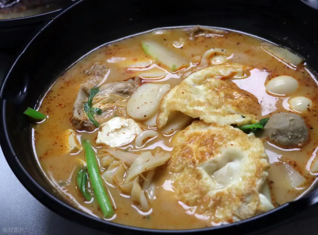 从街边摊到“餐饮刺客”:月薪过万吃不起的麻辣烫!