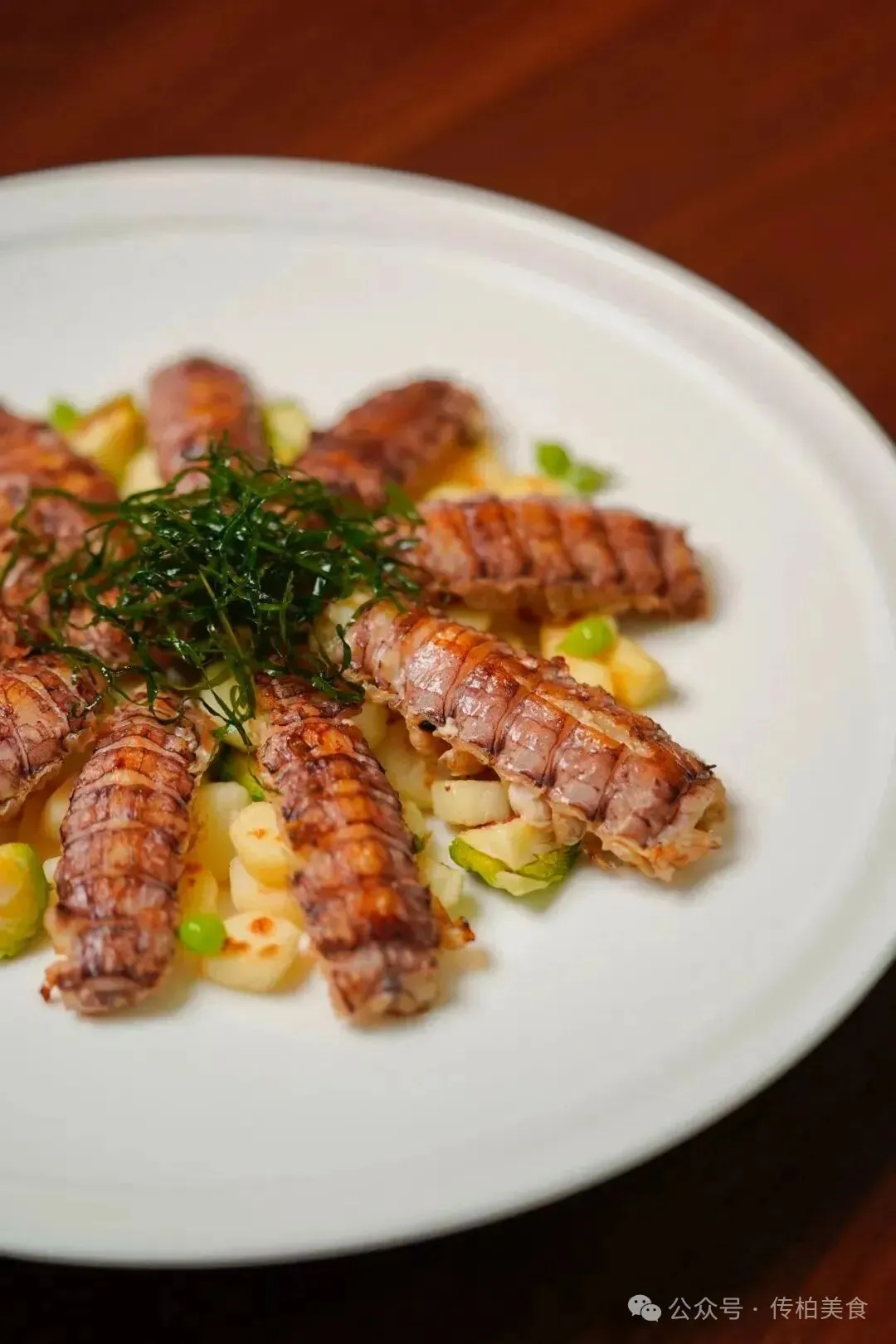 当餐山海珍馔,味蕴万象美食!海鲜创意融合菜单