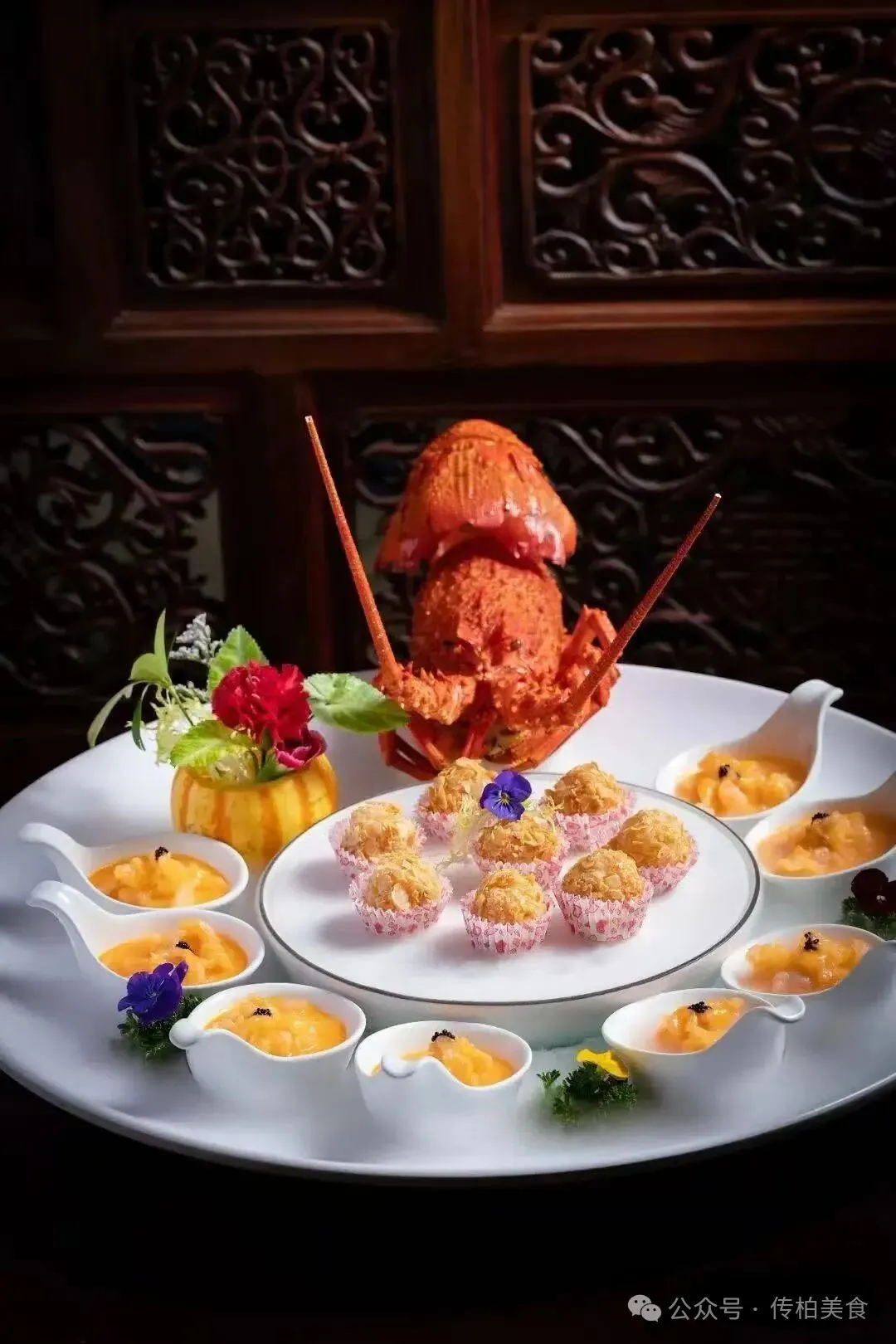 当餐山海珍馔,味蕴万象美食!海鲜创意融合菜单