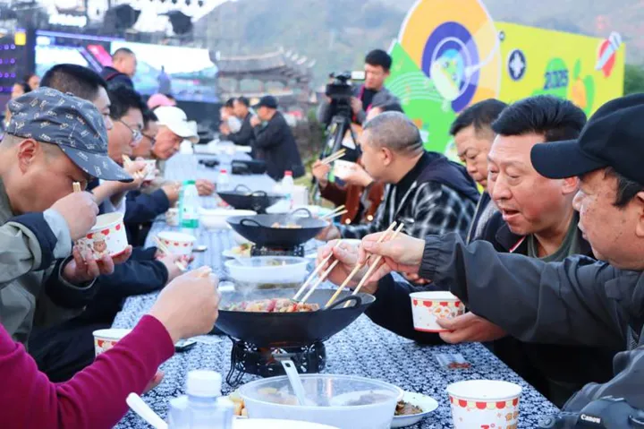 黔江成功举办第六届鸡杂美食文化节