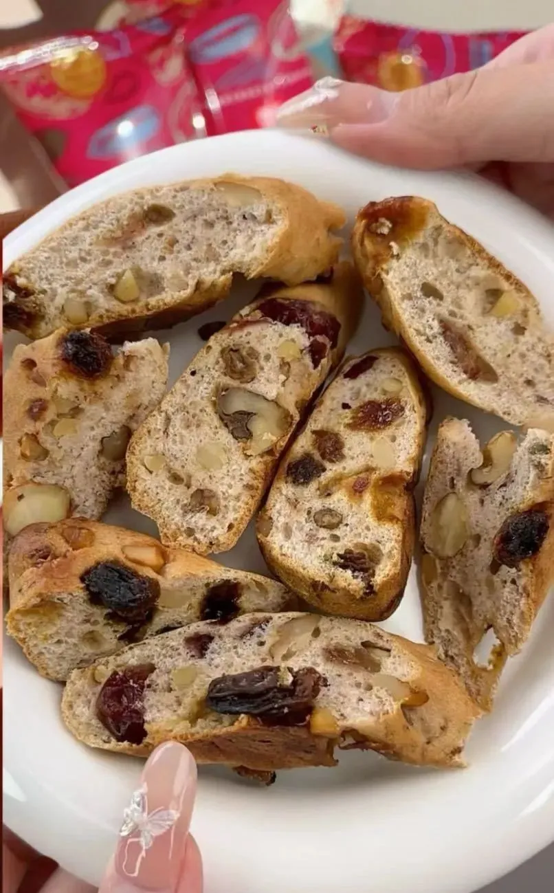 当餐美食新疆坚果蜂蜜面包棒,浓郁的麦香混合着坚果的香
