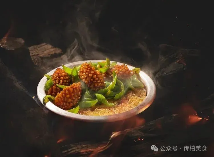 当餐山海珍馔,味蕴万象美食!海鲜创意融合菜单