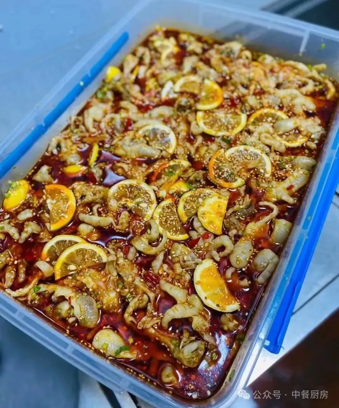 摆摊卖酸辣柠檬去骨鸡爪日入三百比上班强