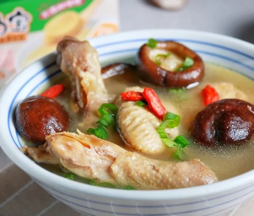 当餐美食炖鸡汤！真正的鸡汤~教你煲出美味的鸡汤
