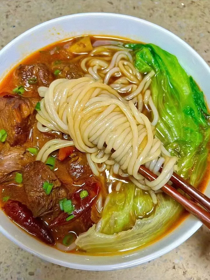 秘制红烧牛腩面浇头制作流程及配方