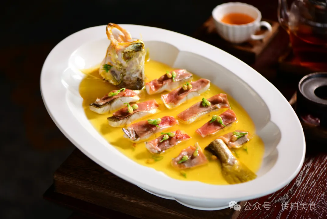 当餐山海珍馔,味蕴万象美食!海鲜创意融合菜单