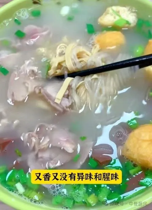 70后大叔失业后夜市摆摊卖粉丝汤,一晚卖出200碗