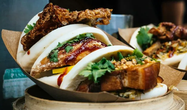 餐饮堂食失守 摆摊出击自救