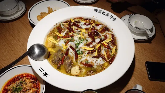 香港餐饮“冰火战”老字号关店潮与内地品牌突围记