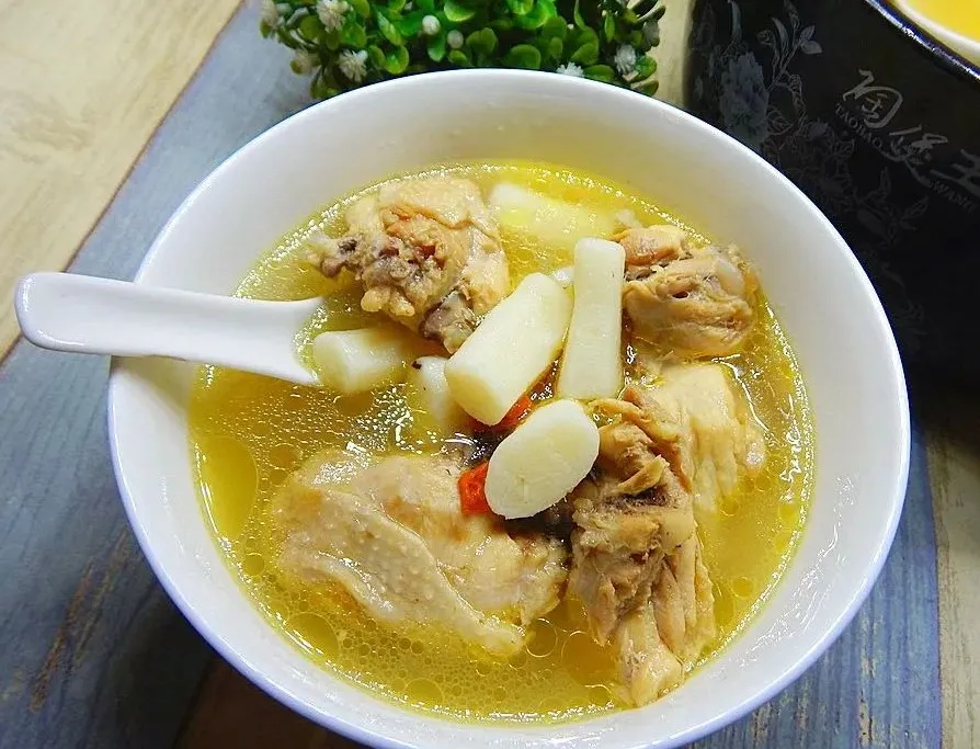 当餐美食炖鸡汤!真正的鸡汤~教你煲出美味的鸡汤