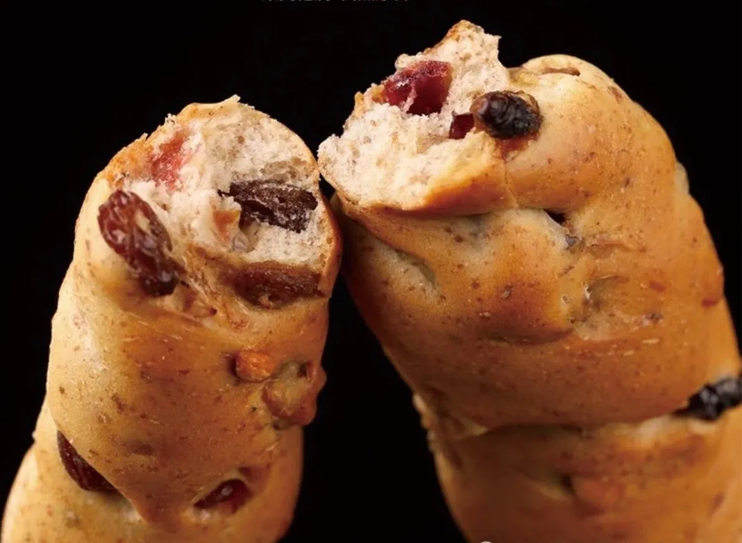 当餐美食新疆坚果蜂蜜面包棒,浓郁的麦香混合着坚果的香