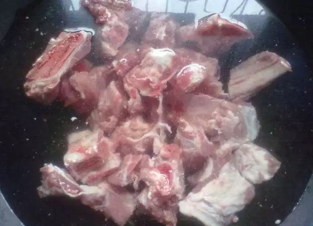 炖排骨直接下锅?怪不得不好吃,原来是忽略了这1步,肉柴还不鲜