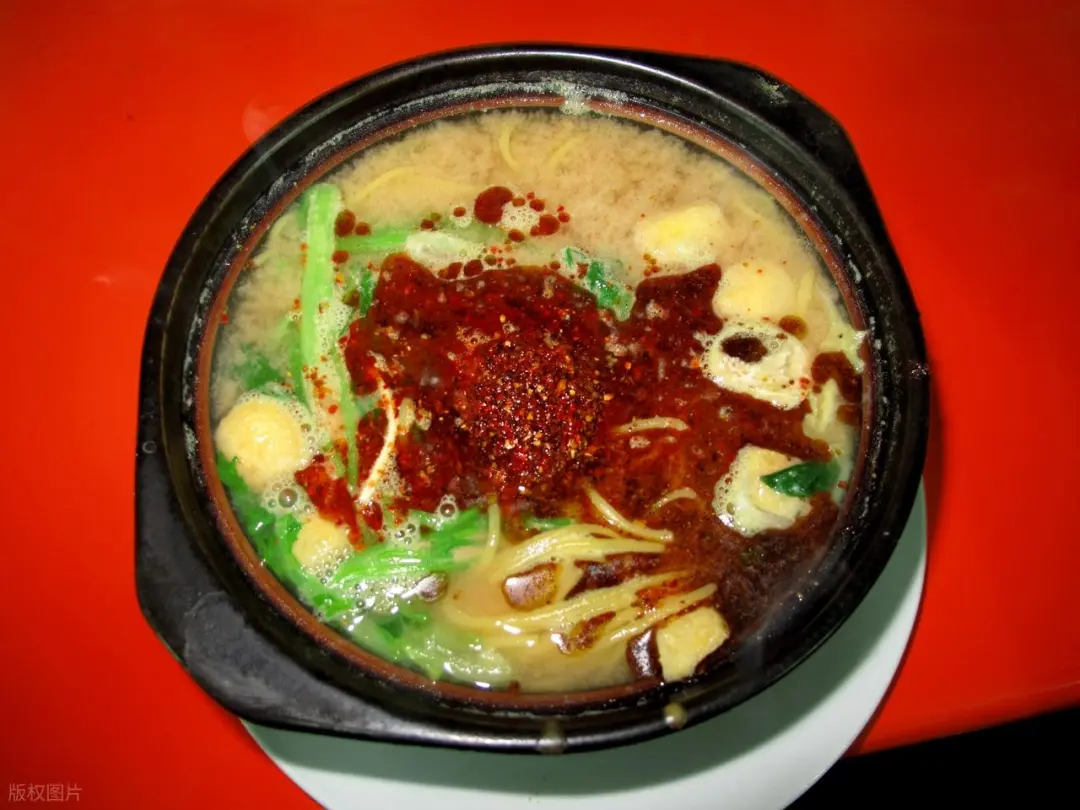 从街边摊到“餐饮刺客”:月薪过万吃不起的麻辣烫!