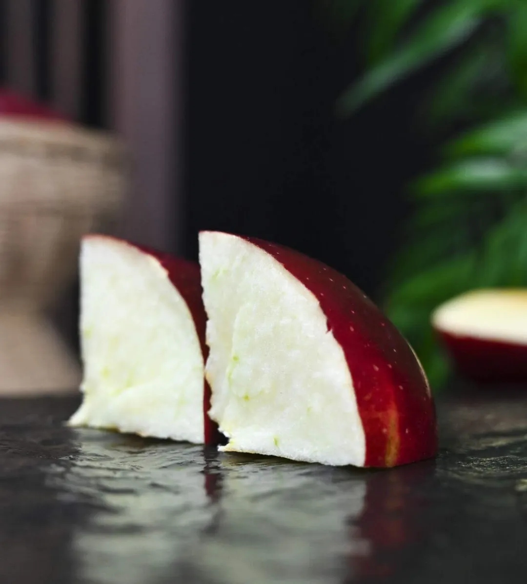 昭通黑卡苹果,香甜爽脆,满口都是醇厚香甜的苹果香气