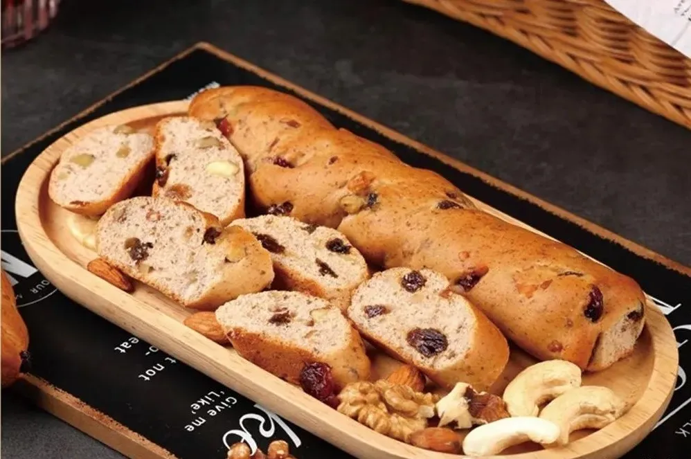 当餐美食新疆坚果蜂蜜面包棒,浓郁的麦香混合着坚果的香