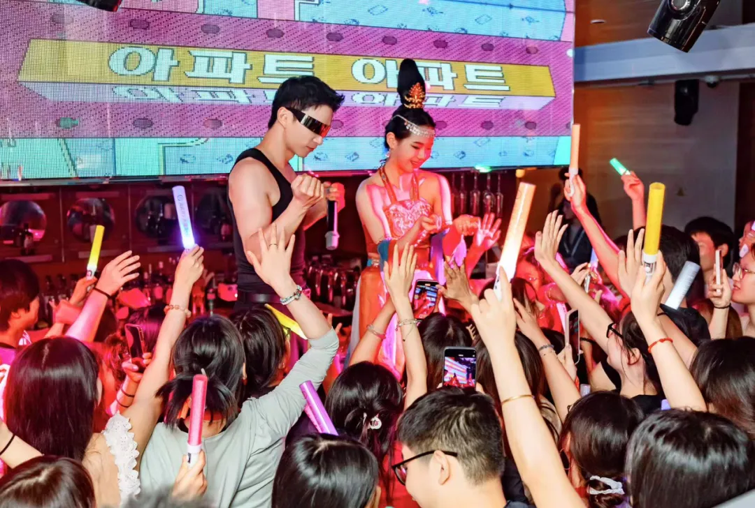 当餐饮开始 “擦边”，消费者为何愿为 “越界感” 买单？