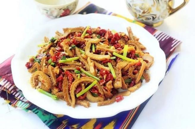 去新疆必点的6道美食,是“疆菜之魂”,老板以为你是本地人