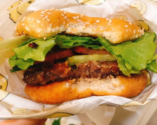 当餐央厨研发新品卤肉汉堡营养套餐