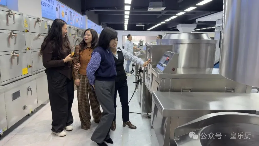 皇乐厨工厂商厨设备展成功举办,开启智慧餐饮新篇章