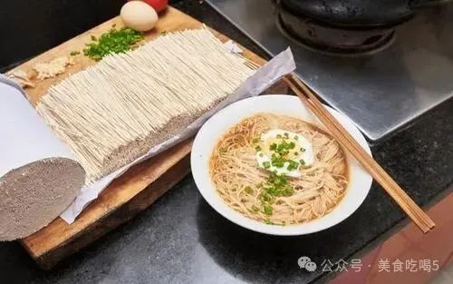 “挂面第一股”克明食品试水餐饮，开首家面馆