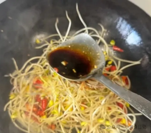 食材常见,做法简单,好吃又好上手的豆芽炒牛肉!