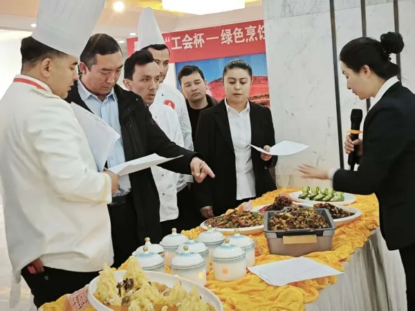 墨玉县“工会杯”餐饮技能大赛落幕 38名选手竞逐“舌尖匠心”