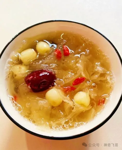 冬季皮肤干燥糙！3种食材炖一锅，润肺补津、养肌肤，水润细腻不卡粉！