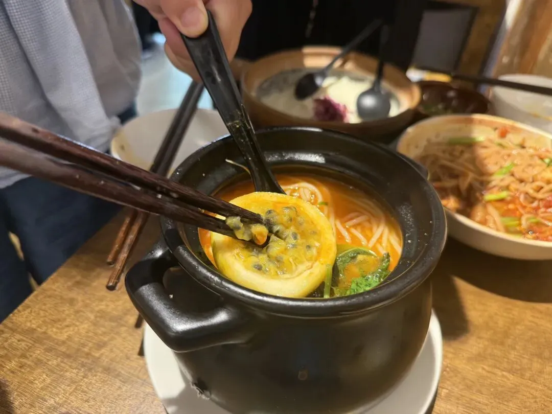 餐饮寒冬逆势爆单！罐罐米线凭啥成小成本创业新选择？