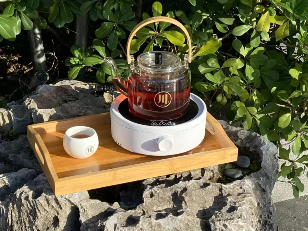 茶饮新品上市！谁还在哐哐撬茶？中华老字号米砖茶：免撬！直接泡！