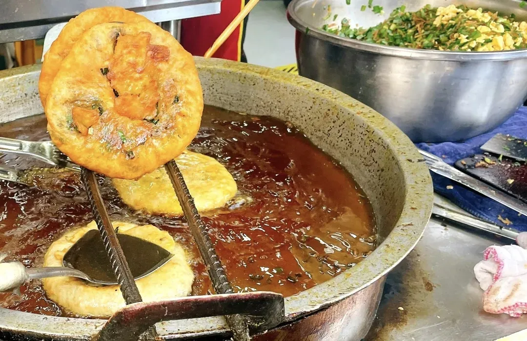 西安小南门早市寻味城墙根下的美食世界