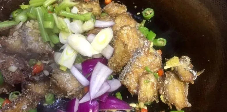 双椒回锅带鱼,焦香酥脆,美味更营养!