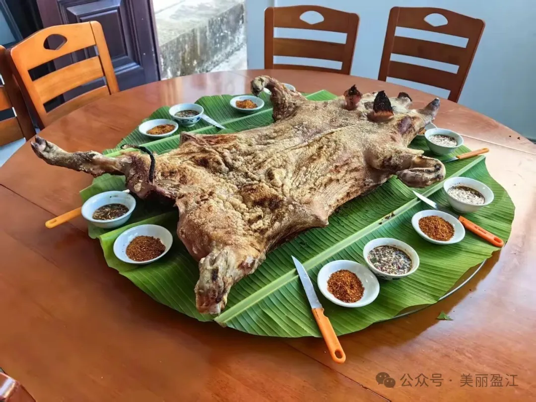 盈江干崖土司烤乳猪寻味一口穿越百年的傣家香