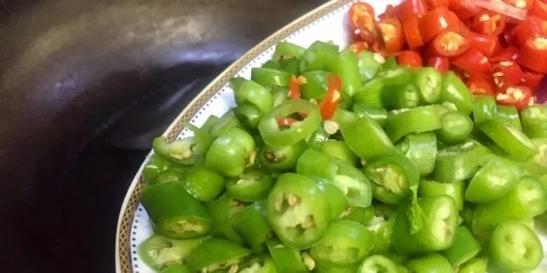 双椒回锅带鱼,焦香酥脆,美味更营养!